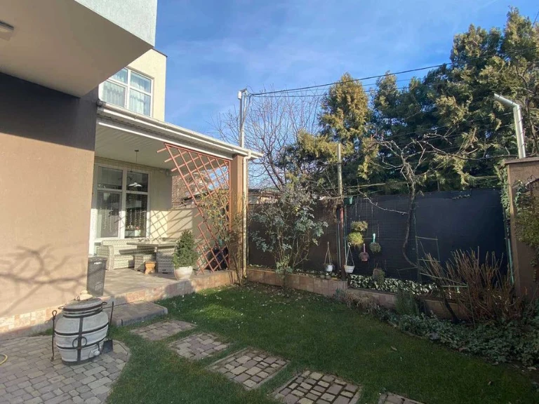 Closed cooperative! House on the 13th century. B. Fontana! Modern! 1V911