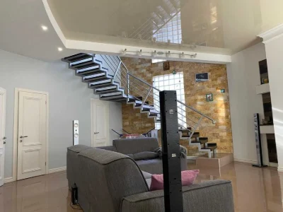 Closed cooperative! House on the 13th century. B. Fontana! Modern! 1V911