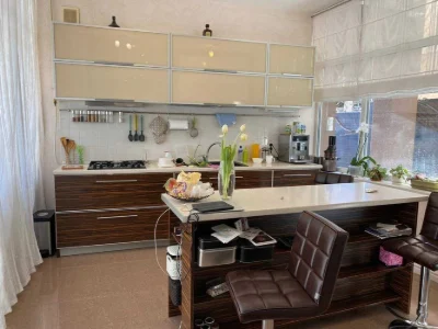 Closed cooperative! House on the 13th century. B. Fontana! Modern! 1V911
