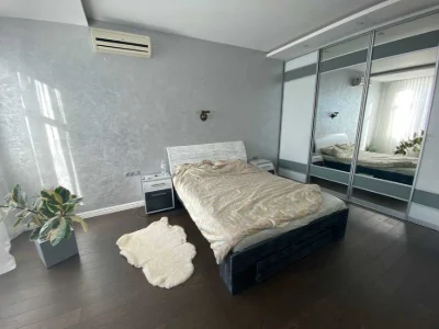 Closed cooperative! House on the 13th century. B. Fontana! Modern! 1V911