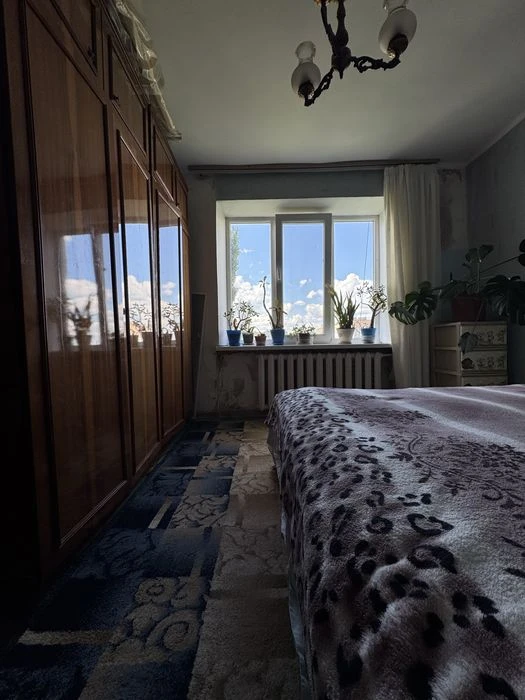 Продаж 3 кімнатної квартири по вул Незалежності Попова