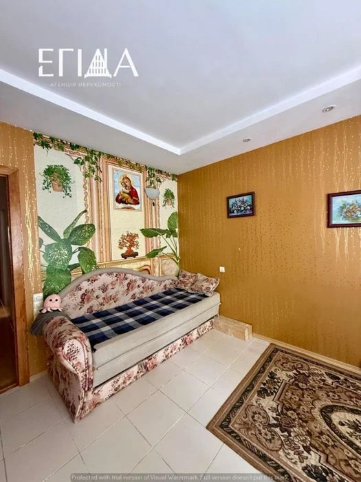 Центр. 4- окремі кімнати та кухня студія .112 м2 + власний д
