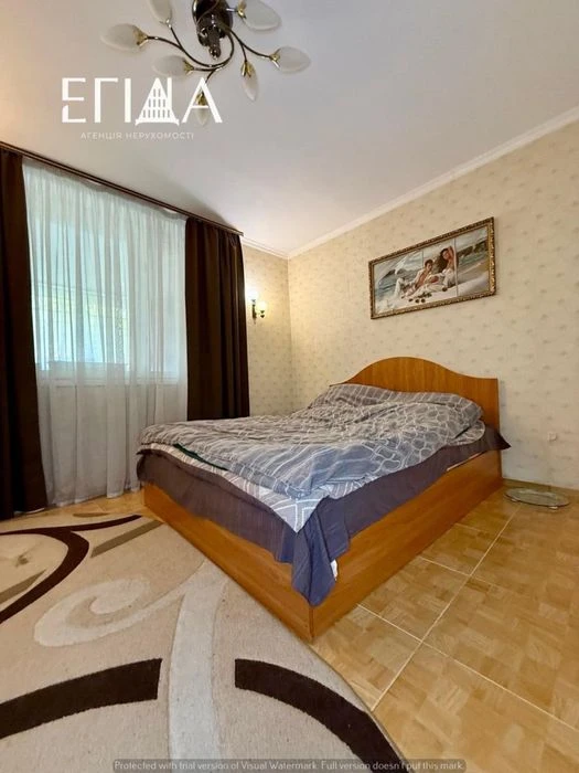 Центр. 4- окремі кімнати та кухня студія .112 м2 + власний д
