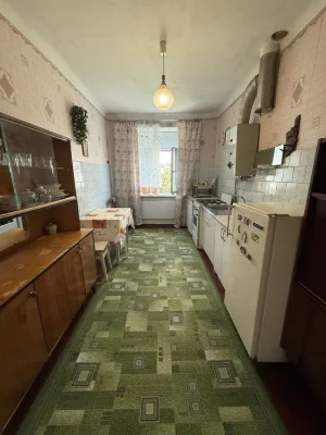 Продам 2к.кв в тихому центрі міста !