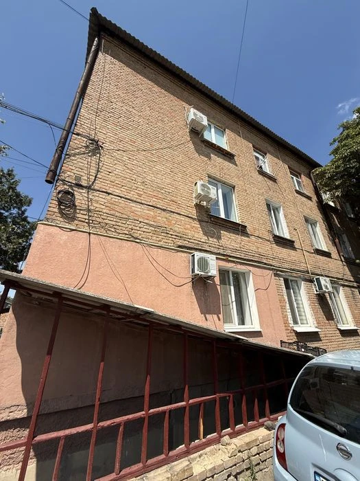 Продам 2к.кв в тихому центрі міста !