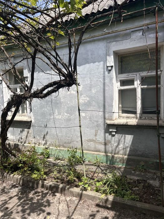 Половина  будинку +флігель з газом!!