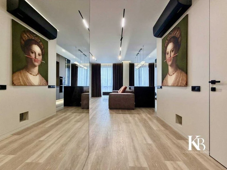 4-room apartment, Center, 90m2, premium renovation, 6 windows,