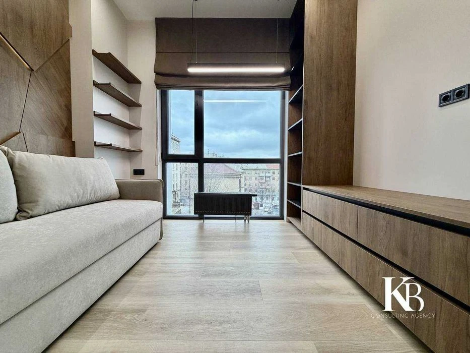 4-room apartment, Center, 90m2, premium renovation, 6 windows,