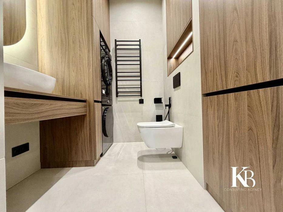 4-room apartment, Center, 90m2, premium renovation, 6 windows,
