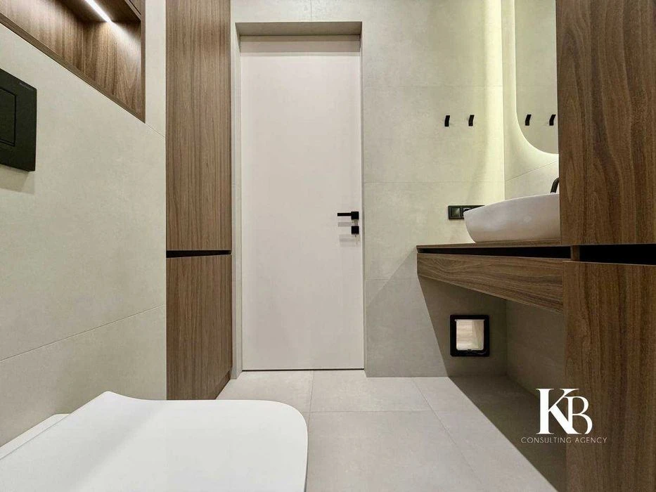 4-room apartment, Center, 90m2, premium renovation, 6 windows,