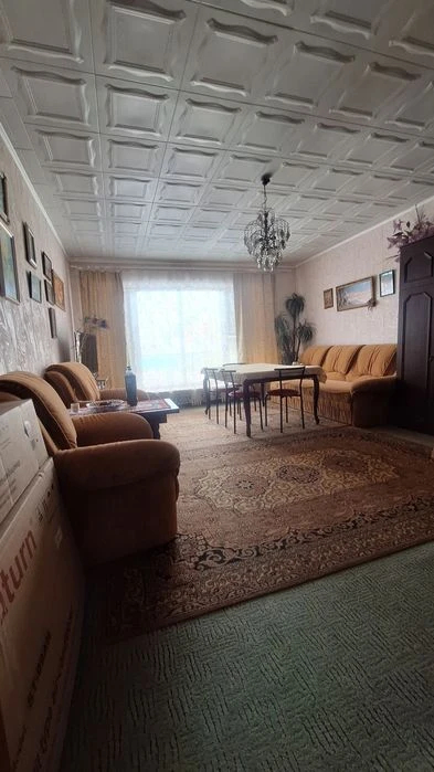 Продам добротний будинок  з житловим флігелем, та просторою