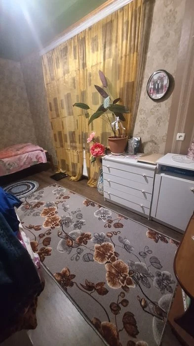 Продам добротний будинок  з житловим флігелем, та просторою