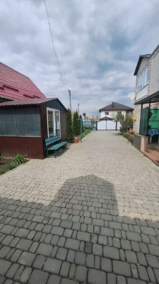 Продам добротний будинок  з житловим флігелем, та просторою