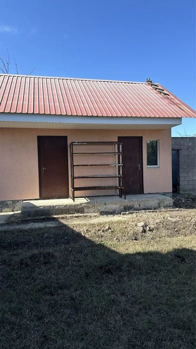 Прожаж 2х поверхового будинку з хорошою локацією .