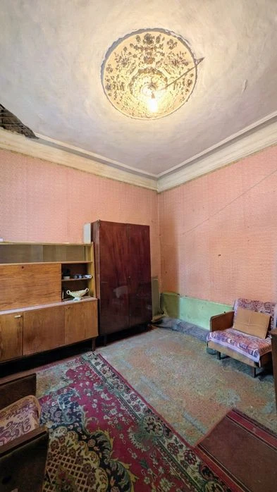 Продам частину будинку - червона лінія