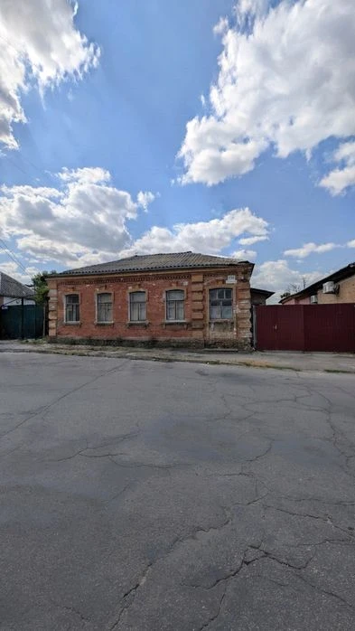 Продам частину будинку - червона лінія