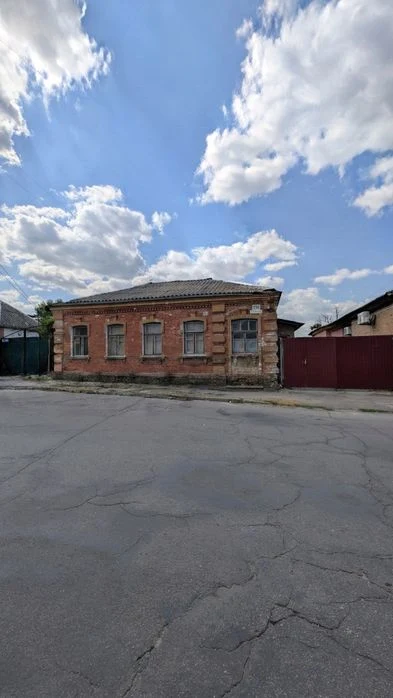 Продам частину будинку - червона лінія
