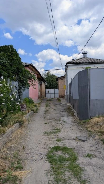Продам частину будинку - червона лінія