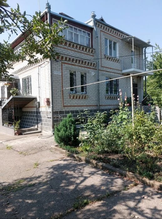 Продам гарний будинок