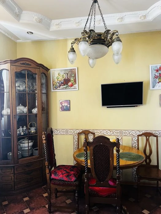Продається будинок у гарному районі, Лелеківка