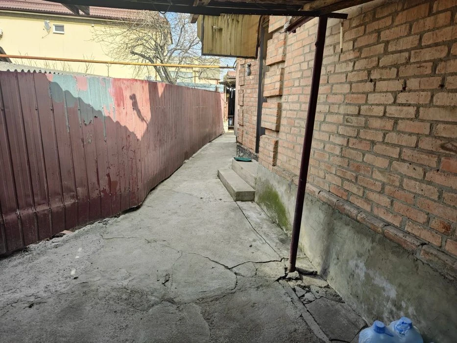Продам частину будинку з окремим двором та заїздом | Велика