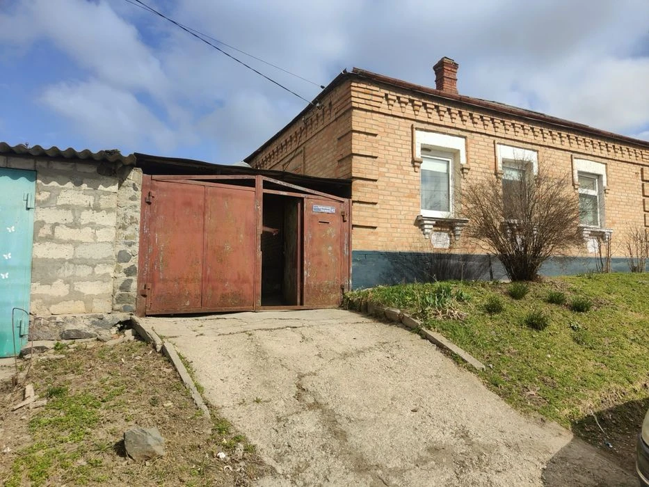 Продам частину будинку з окремим двором та заїздом | Велика