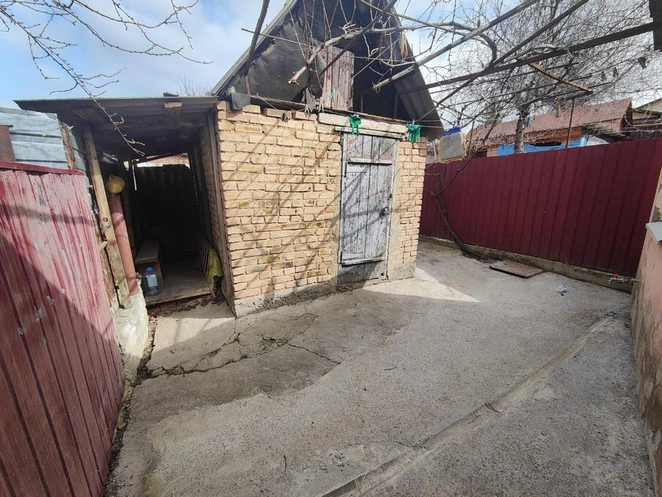 Продам частину будинку з окремим двором та заїздом | Велика