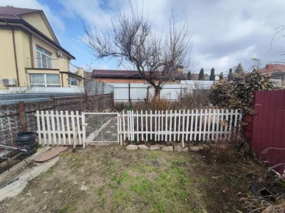 Продам частину будинку з окремим двором та заїздом | Велика