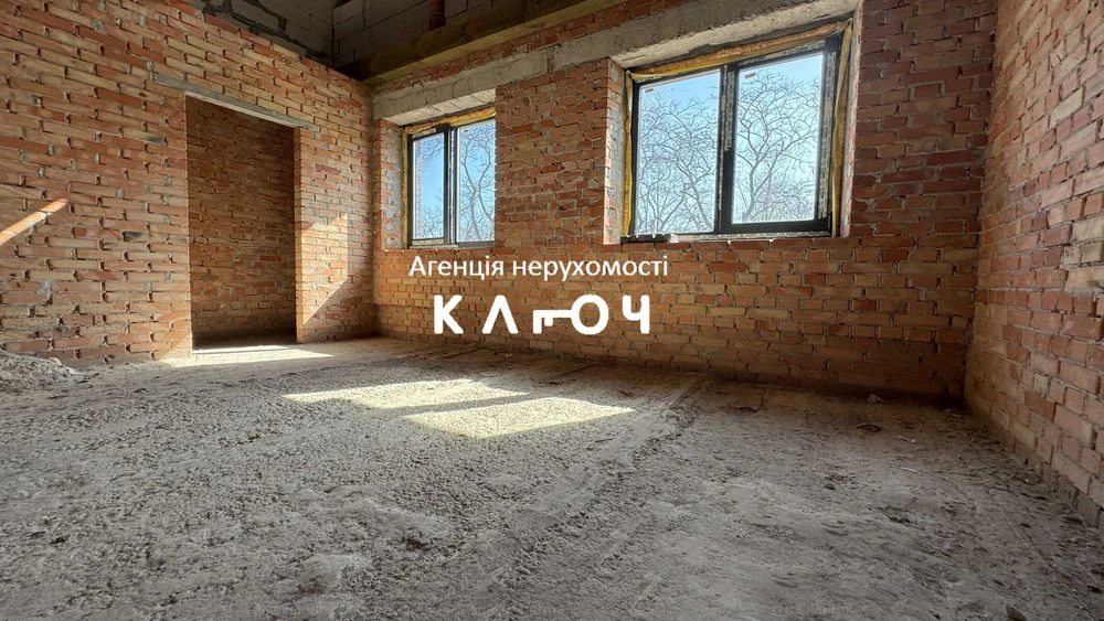 Продаж чудового таунхаусу біля парку (перша лінія!)