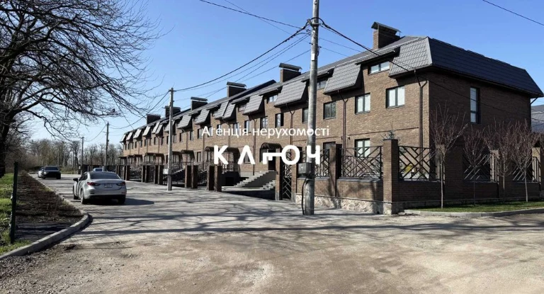 Продаж чудового таунхаусу біля парку (перша лінія!)