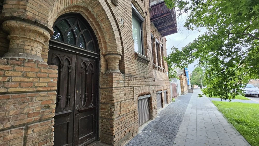 Продам 3-поверховий будинок в центрі міста