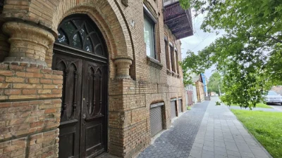 Продам 3-поверховий будинок в центрі міста