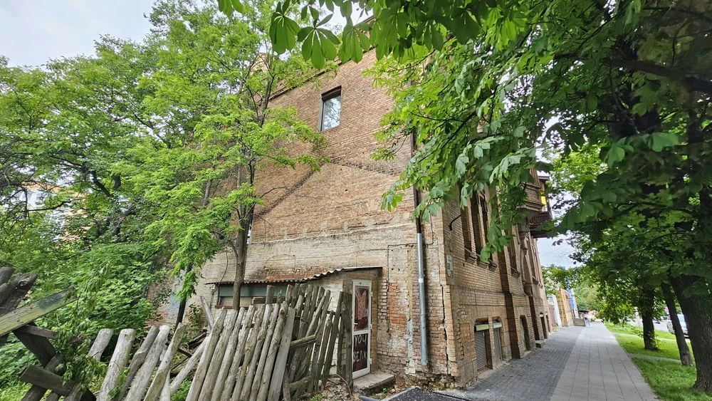 Продам 3-поверховий будинок в центрі міста