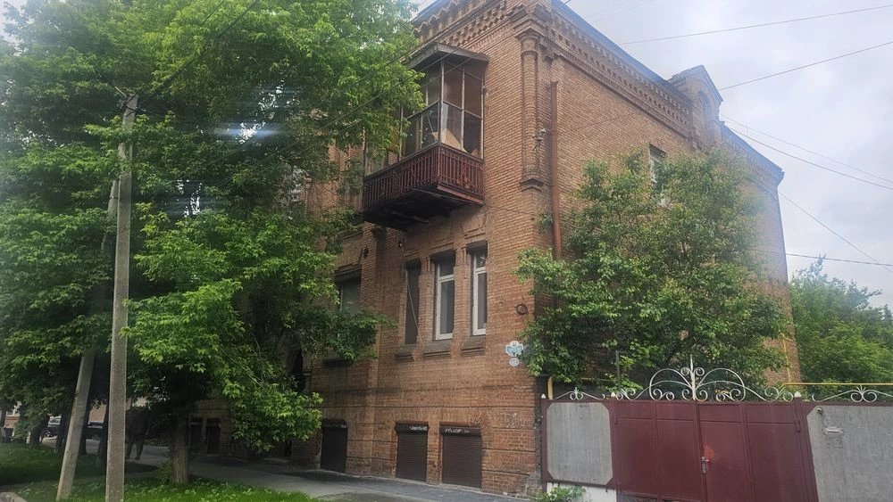 Продам 3-поверховий будинок в центрі міста