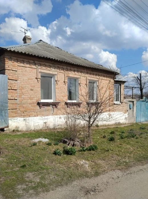 Півбудинку  з окремим двором,  50и2