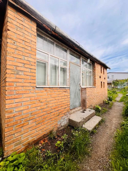 Велика частина будинку в Центрі міста 94,5 м.кв. під житло а