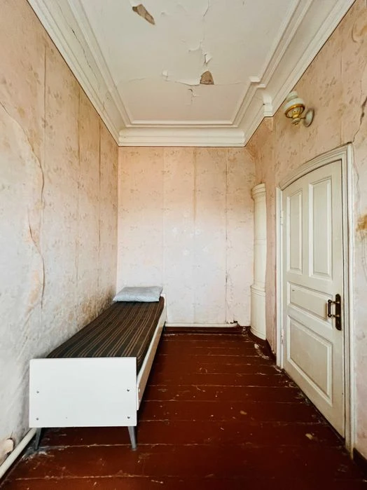 Велика частина будинку в Центрі міста 94,5 м.кв. під житло а