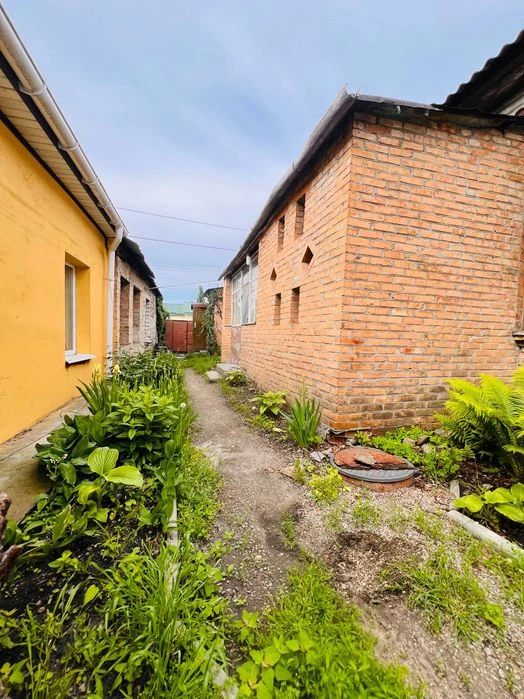 Велика частина будинку в Центрі міста 94,5 м.кв. під житло а