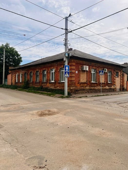 Велика частина будинку в Центрі міста 94,5 м.кв. під житло а