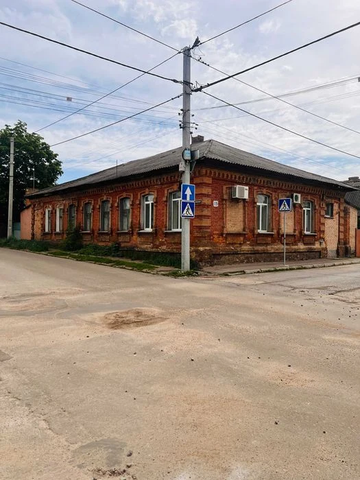 Велика частина будинку в Центрі міста 94,5 м.кв. під житло а