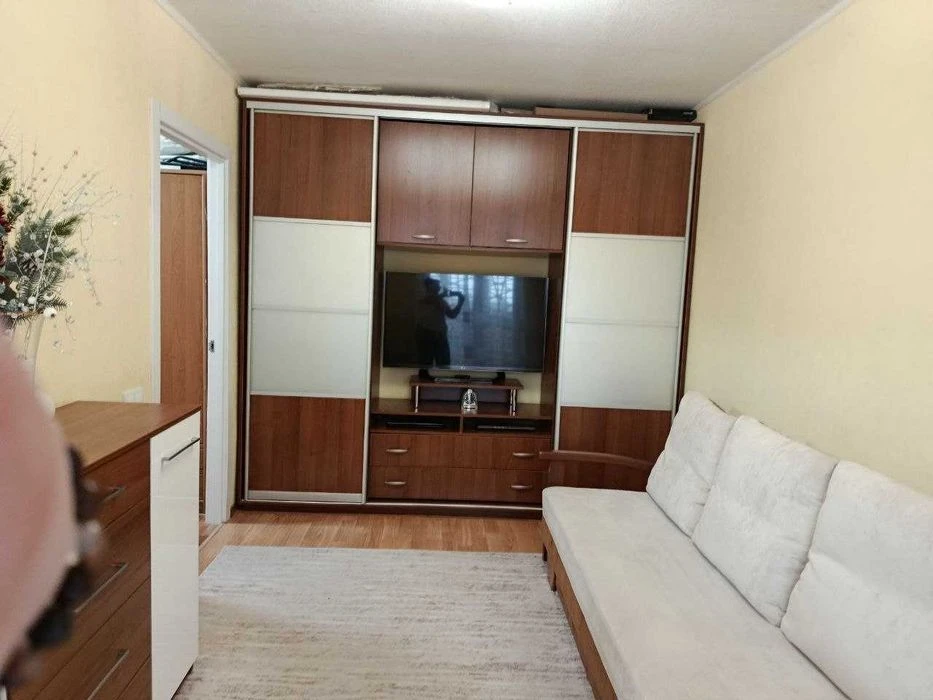 For sale bright and cozy 2-room apartment, ZhM Prydniprovsk, Left Bank (