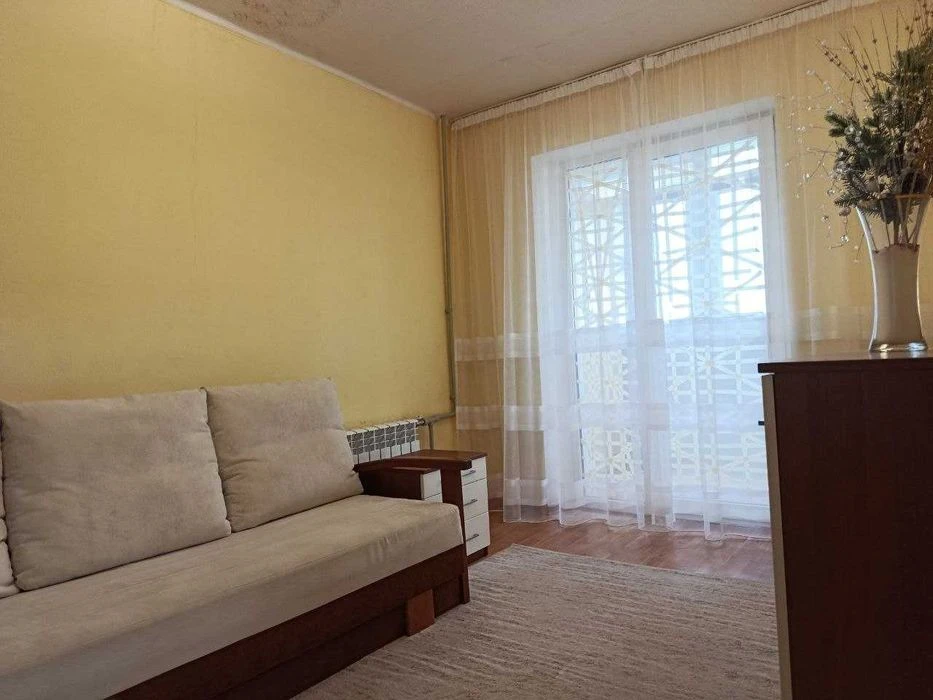 For sale bright and cozy 2-room apartment, ZhM Prydniprovsk, Left Bank (
