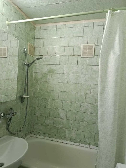 For sale bright and cozy 2-room apartment, ZhM Prydniprovsk, Left Bank (