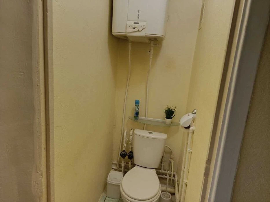 For sale bright and cozy 2-room apartment, ZhM Prydniprovsk, Left Bank (