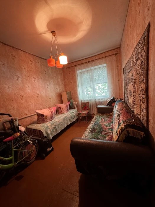 Продаж півбудинку з окремим  подвір'ям . м. Кропивницький  Л