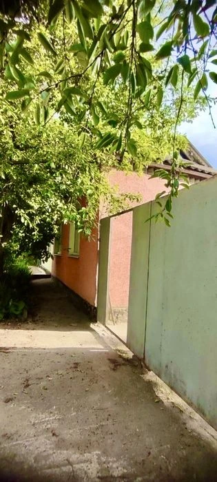 Продаж півбудинку з окремим  подвір'ям . м. Кропивницький  Л