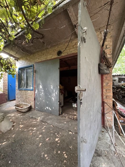 Продаж півбудинку з окремим  подвір'ям . м. Кропивницький  Л
