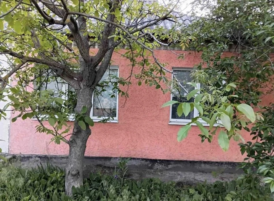 Продам полвину будинку. Р-н  Лелеківка. Окремий двір