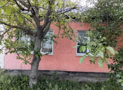 Продам полвину будинку. Р-н  Лелеківка. Окремий двір