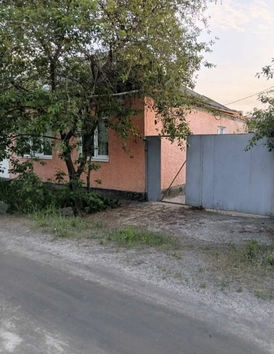 Продам полвину будинку. Р-н  Лелеківка. Окремий двір